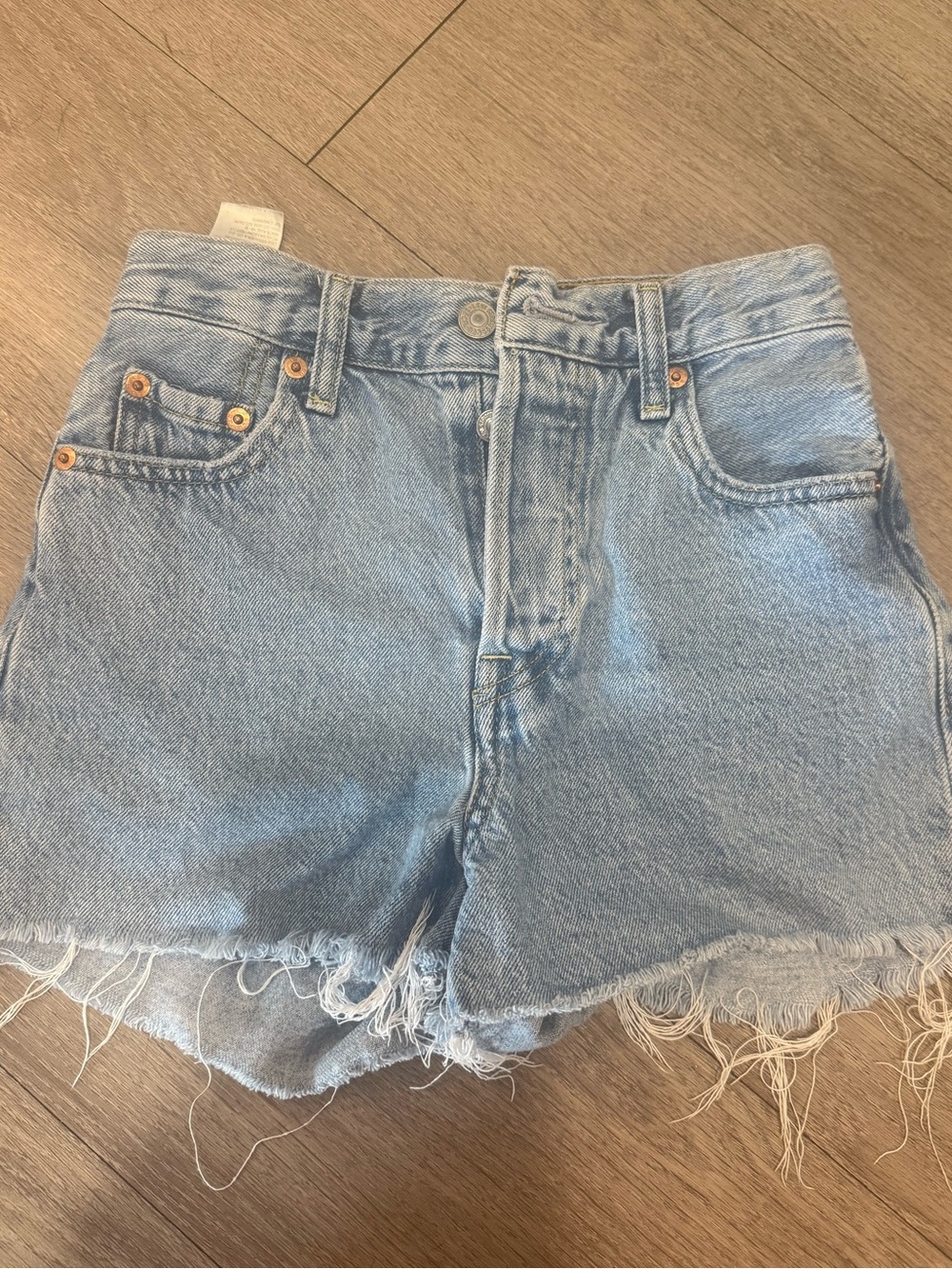 Levi's Ribcage Shorts in Light Blue Denim size 23